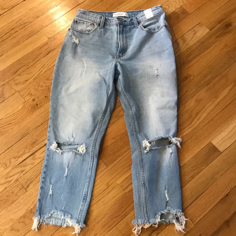 Abercrombie High Rise Mom Jeans NWT